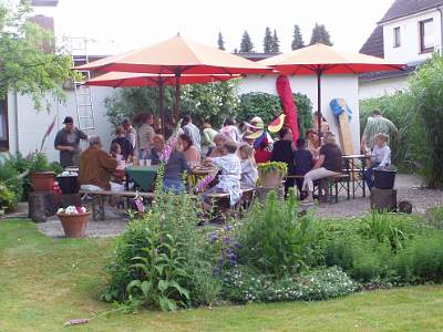 Sommerfest der Bewohner im Garten vom Haus Regenbogen